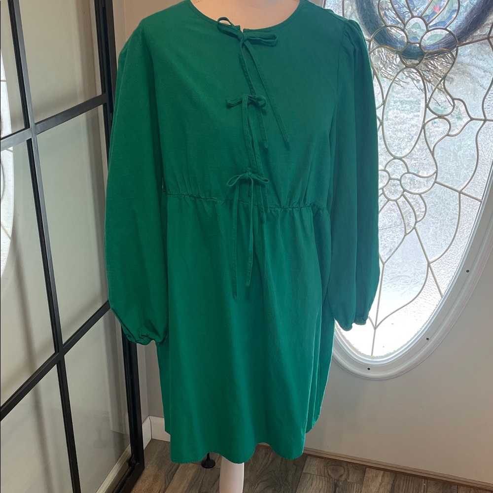 Like New Zesica Emerald Green Long Sleeve Bow Front Dress…Size Large